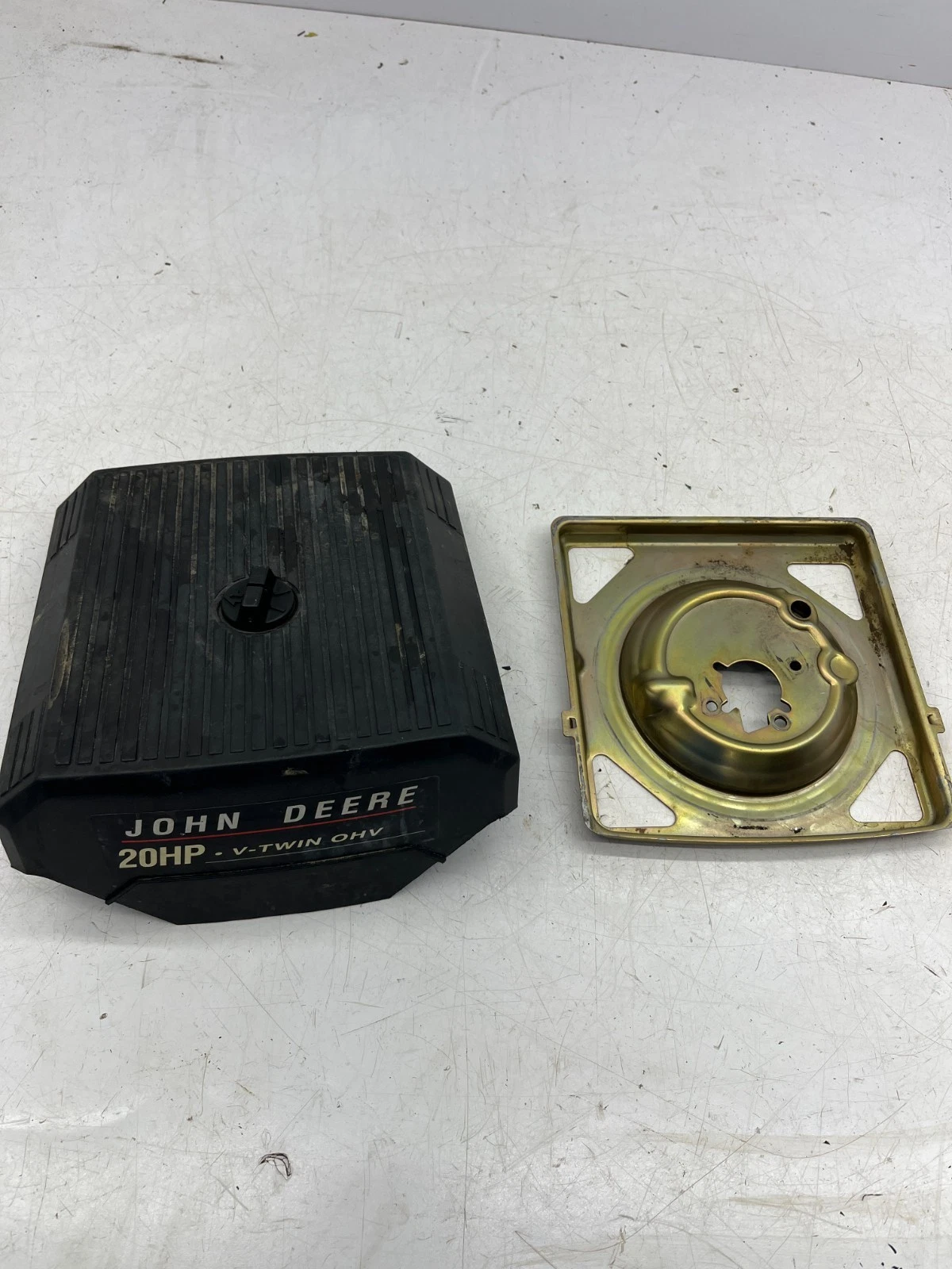 JOHN DEERE KOHLER AIR CLEANER COVER AND BASE M141844 MIU11519