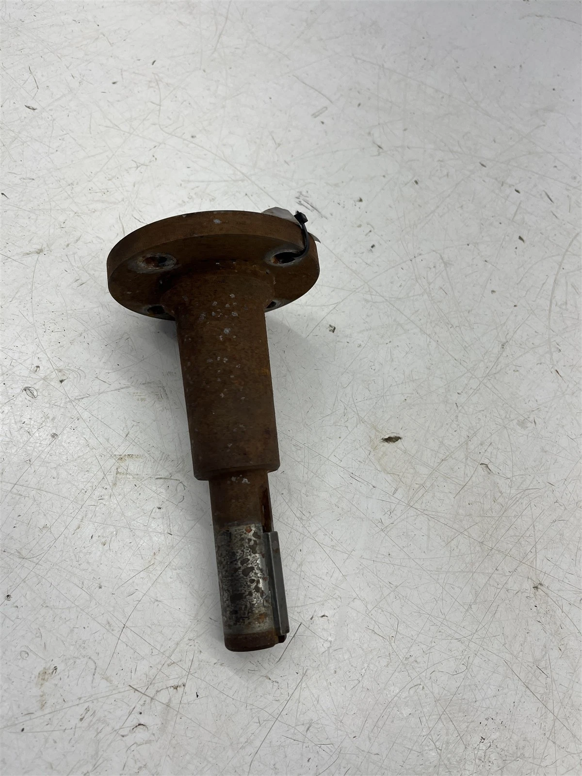 JOHN DEERE ENGINE STUB SHAFT - M152368